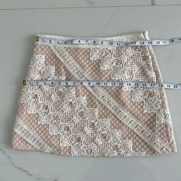 Endless Rose Crochet Lace Mini Skirt Size Medium - Picture 5 of 9